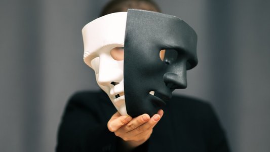 Cyber Pros Turn to Cybercrime as Salaries Stagnate