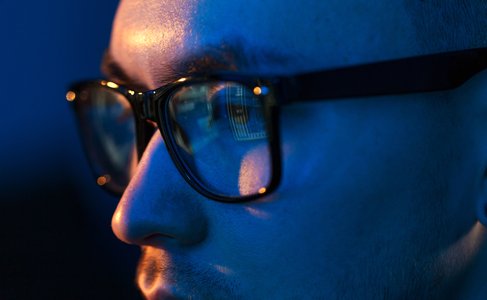 Fake Influencer Flags Hacking Tactics