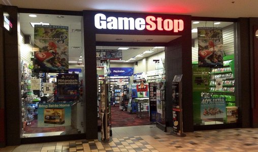 GameStop revenue declines 26% to $882m