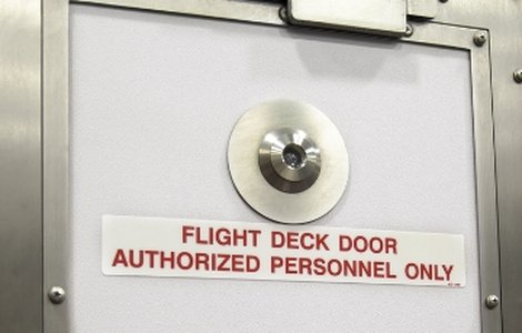 United Flight Attendant Accidentally Leaked Door Codes Online: Report