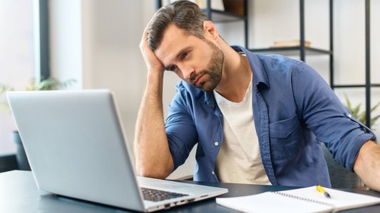 70% of Cybersecurity Pros Often Work Weekends, 64% Looking for New Jobs