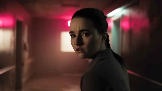 THE LAST OF US Season 2 Star Kaitlyn Dever On Abby's "Chilling" Debut - SPOILERS
