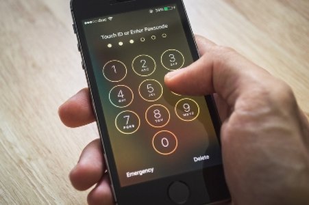 Gartner Analyst to FBI: Stop Bullying Apple