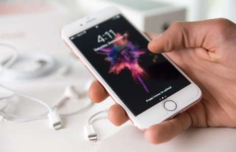Hundreds of Fake iPhone Accounts Spread Social Scams