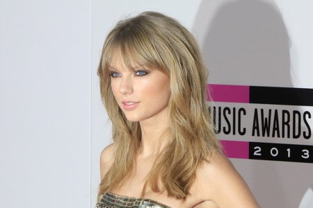 Taylor Swift Buys Adult Domain Names to Thwart Fraudsters