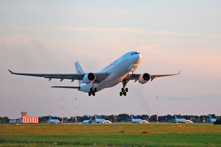 Malaysia Airlines Site Back Up as Hackers Threaten Data Dump