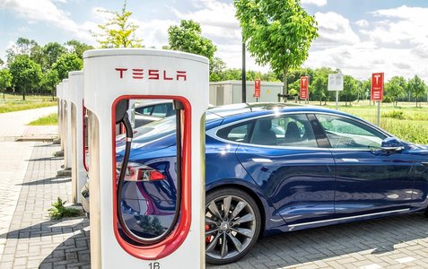 Musk Denies Tesla Security Claims After Chinese Military Ban