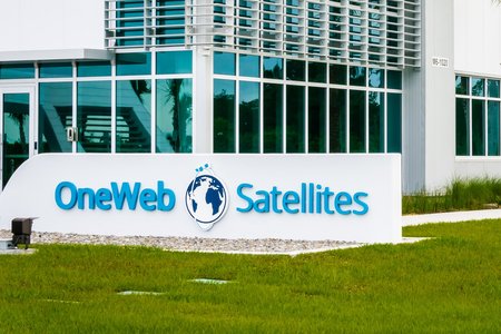 Allegedly Cash-Strapped OneWeb Launches 34 New Satellites