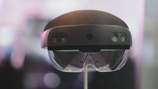 Microsoft discontinues HoloLens 2, no replacement planned