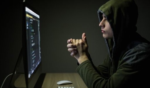 Aussie Teen Pleads Guilty to 90GB Apple Hack