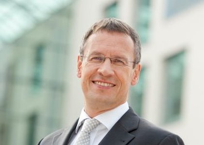 Tributes Flood in as Industry Veteran Genes Passes Away